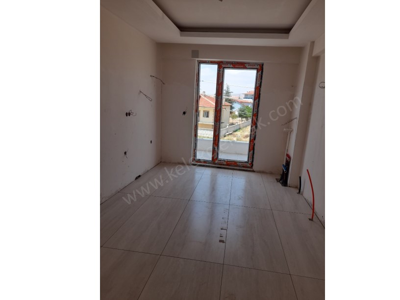 MALAZGİRT MAHALLESİ ESENLER SOKAKTA TOPRAKTAN 2+1 VE 3+1 DAİRELER