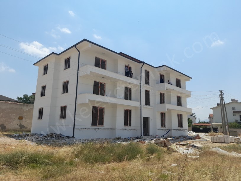 MALAZGİRT MAHALLESİ ESENLER SOKAKTA TOPRAKTAN 2+1 VE 3+1 DAİRELER