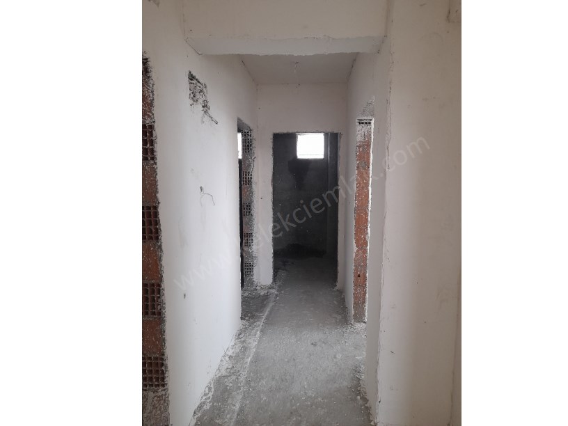 MALAZGİRT MAHALLESİ ESENLER SOKAKTA TOPRAKTAN 2+1 VE 3+1 DAİRELER