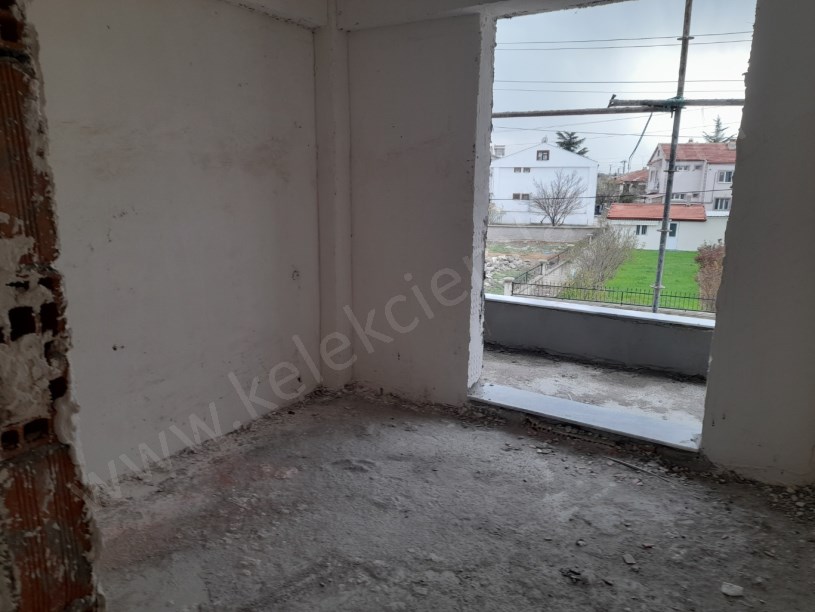 MALAZGİRT MAHALLESİ ESENLER SOKAKTA TOPRAKTAN 2+1 VE 3+1 DAİRELER