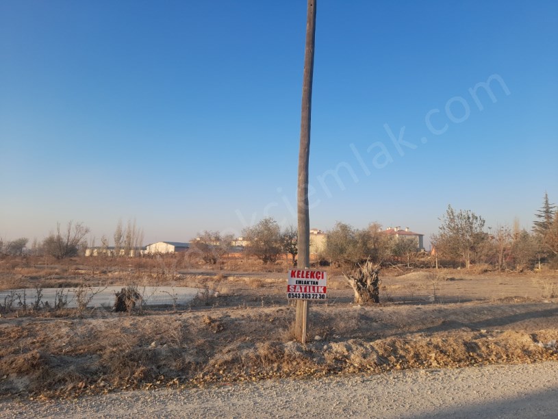 TOKİ ARKASINDA  YOLA CEPHELİ TARLA 
