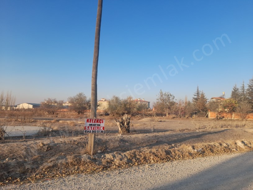 TOKİ ARKASINDA  YOLA CEPHELİ TARLA 