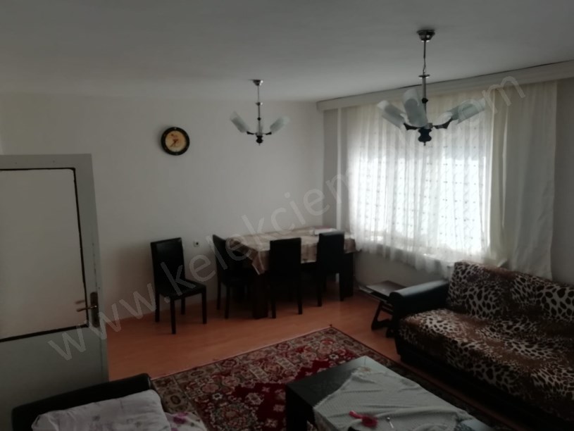 BADEMLİ MAHALLESİ ORHANİYE SOKAKTA SATILIK EŞYALI 2+1