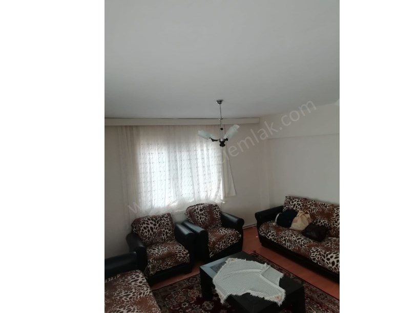 BADEMLİ MAHALLESİ ORHANİYE SOKAKTA SATILIK EŞYALI 2+1