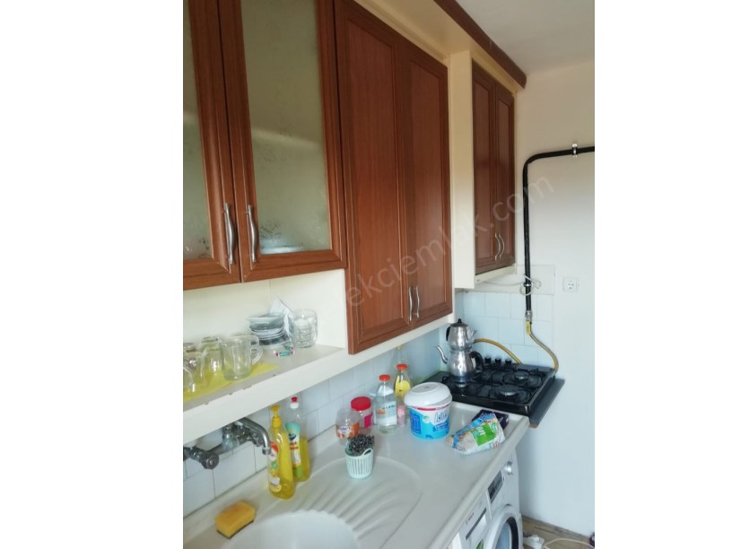 BADEMLİ MAHALLESİ ORHANİYE SOKAKTA SATILIK EŞYALI 2+1