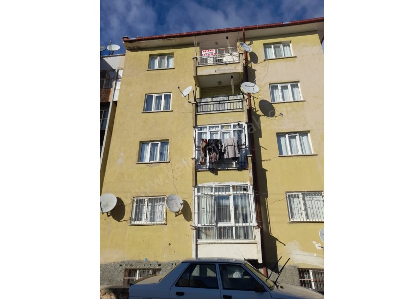 BADEMLİ MAHALLESİ ORHANİYE SOKAKTA SATILIK EŞYALI 2+1