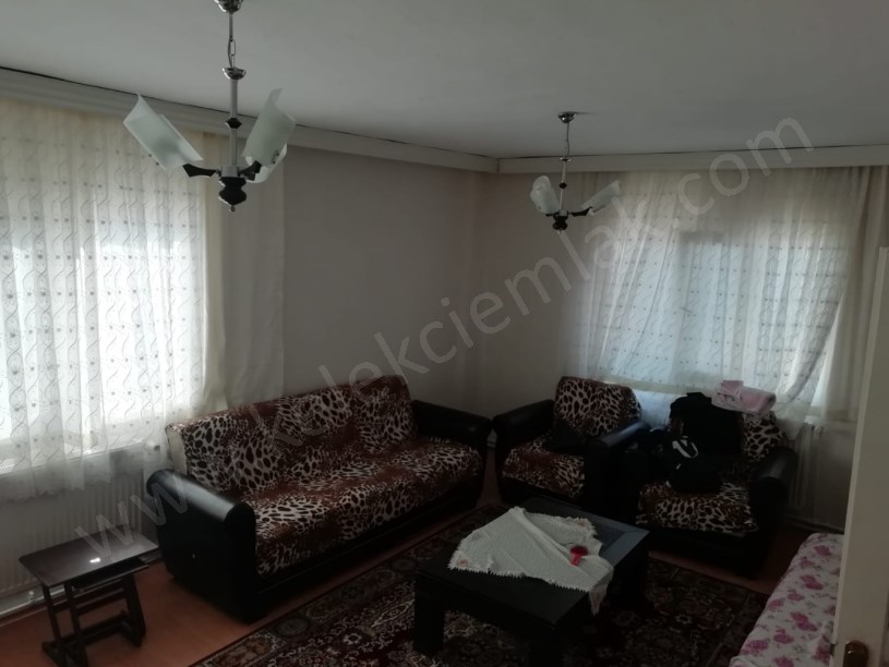 BADEMLİ MAHALLESİ ORHANİYE SOKAKTA SATILIK EŞYALI 2+1