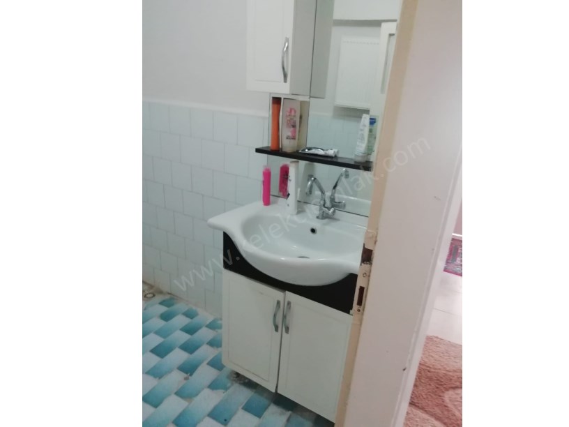 BADEMLİ MAHALLESİ ORHANİYE SOKAKTA SATILIK EŞYALI 2+1