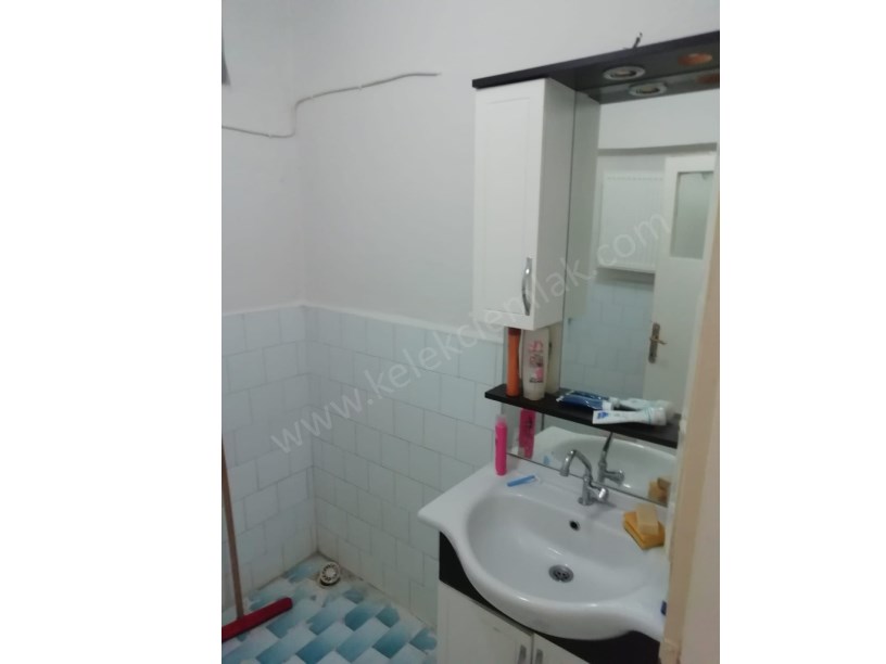 BADEMLİ MAHALLESİ ORHANİYE SOKAKTA SATILIK EŞYALI 2+1