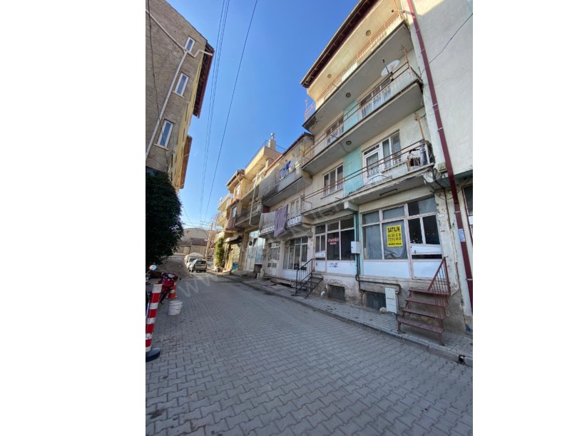 HASIR PAZARINDA SATILIK DÜKKAN+3 KAT MESKEN