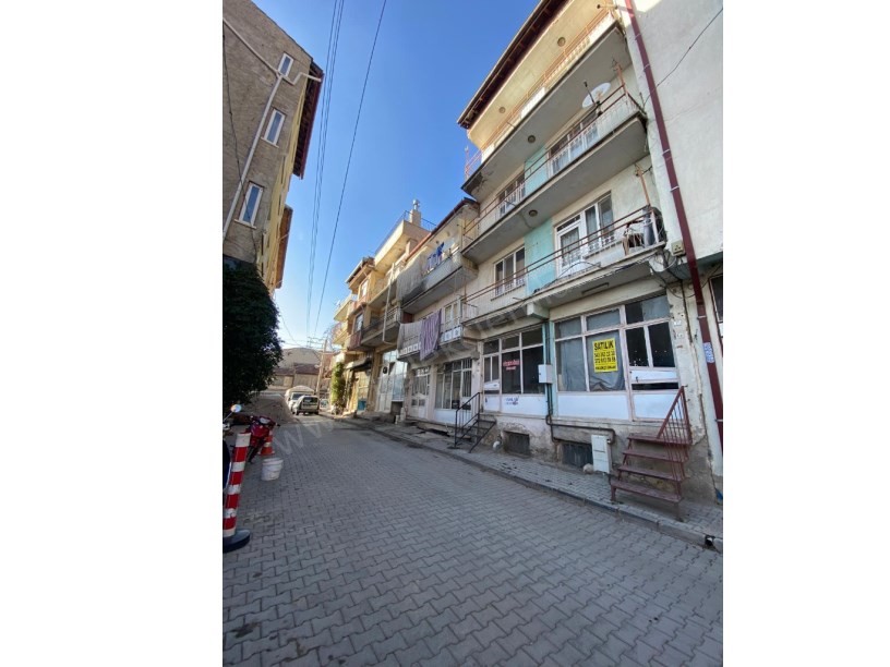 HASIR PAZARINDA SATILIK DÜKKAN+3 KAT MESKEN