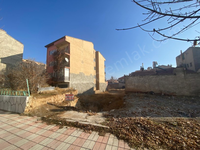 ŞEHİTLER(EMİRDAĞ)CADDESİNDE 4 KAT İMARLI ARSA