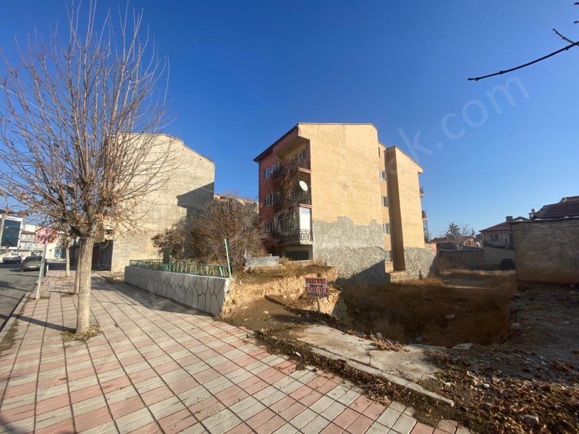 ŞEHİTLER(EMİRDAĞ)CADDESİNDE 4 KAT İMARLI ARSA