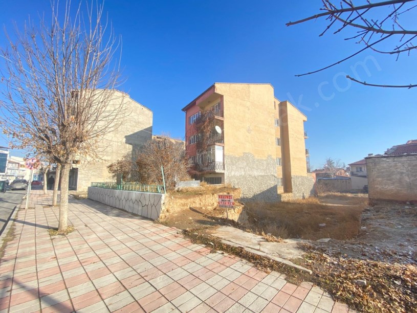 ŞEHİTLER(EMİRDAĞ)CADDESİNDE 4 KAT İMARLI ARSA