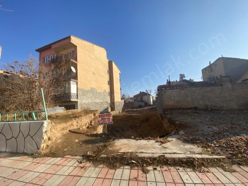 ŞEHİTLER(EMİRDAĞ)CADDESİNDE 4 KAT İMARLI ARSA