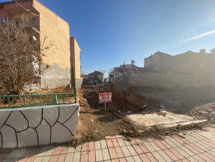 ŞEHİTLER(EMİRDAĞ)CADDESİNDE 4 KAT İMARLI ARSA