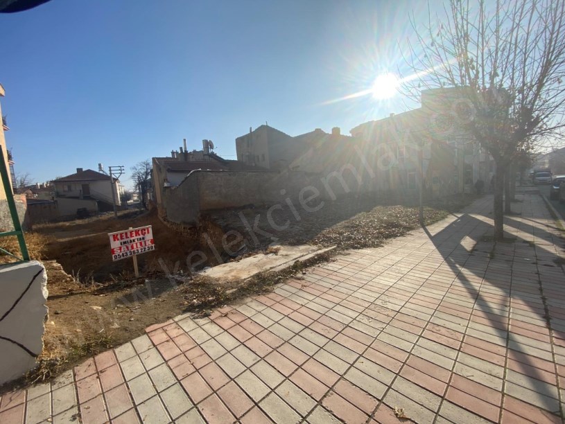 ŞEHİTLER(EMİRDAĞ)CADDESİNDE 4 KAT İMARLI ARSA