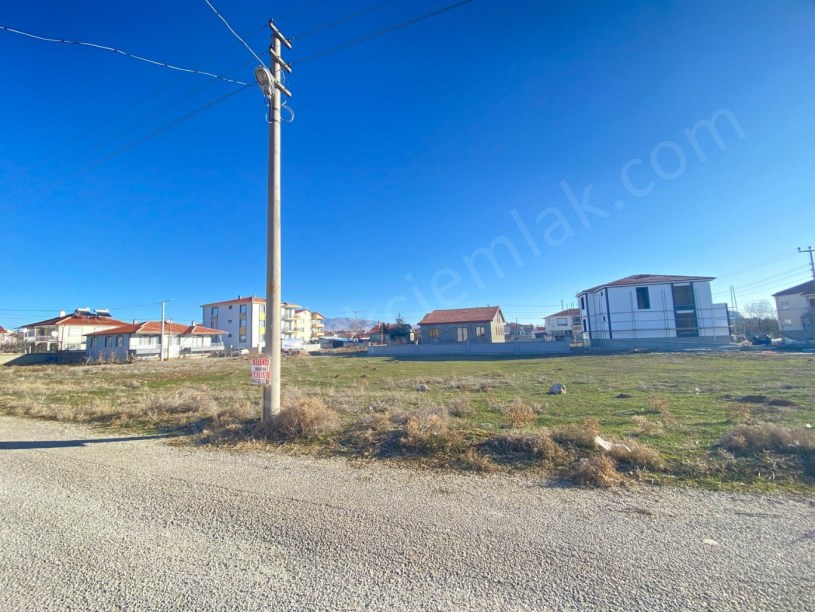 KONAK MAHALLESİNDE ARSA