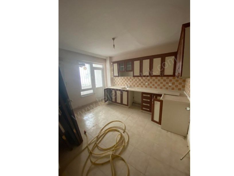 KIRKGÖZ MAHALLESİ İSTASYON CADDESİNDE KİRALIK 3+1