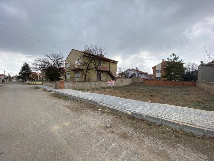 BAĞLARÜSTÜ MAHALLESİNDE DOĞU CEPHELİ ARSA