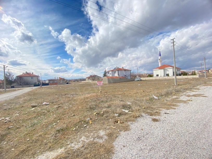 KALE MAHALLESİ PARAKAZAN SOKAKTA KÖŞE BAŞINDA ARSA