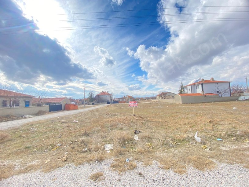 KALE MAHALLESİ PARAKAZAN SOKAKTA KÖŞE BAŞINDA ARSA
