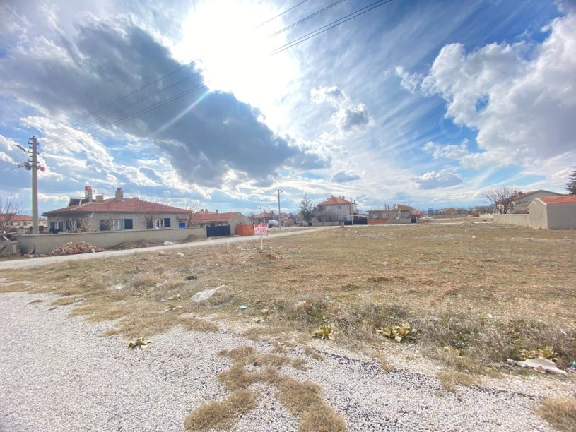 KALE MAHALLESİ PARAKAZAN SOKAKTA KÖŞE BAŞINDA ARSA