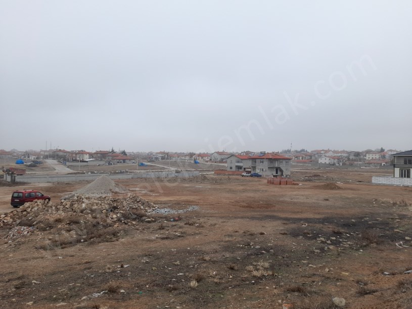 KALE MAHALLESİNDE GÜNEY CEPHELİ BÜYÜK ARSA