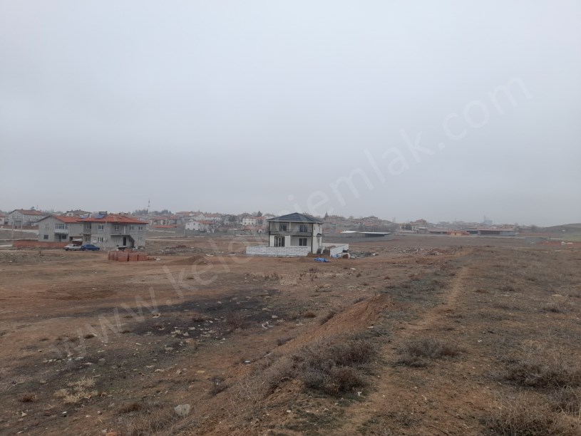 KALE MAHALLESİNDE GÜNEY CEPHELİ BÜYÜK ARSA