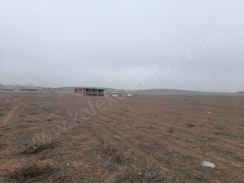 KALE MAHALLESİNDE GÜNEY CEPHELİ BÜYÜK ARSA