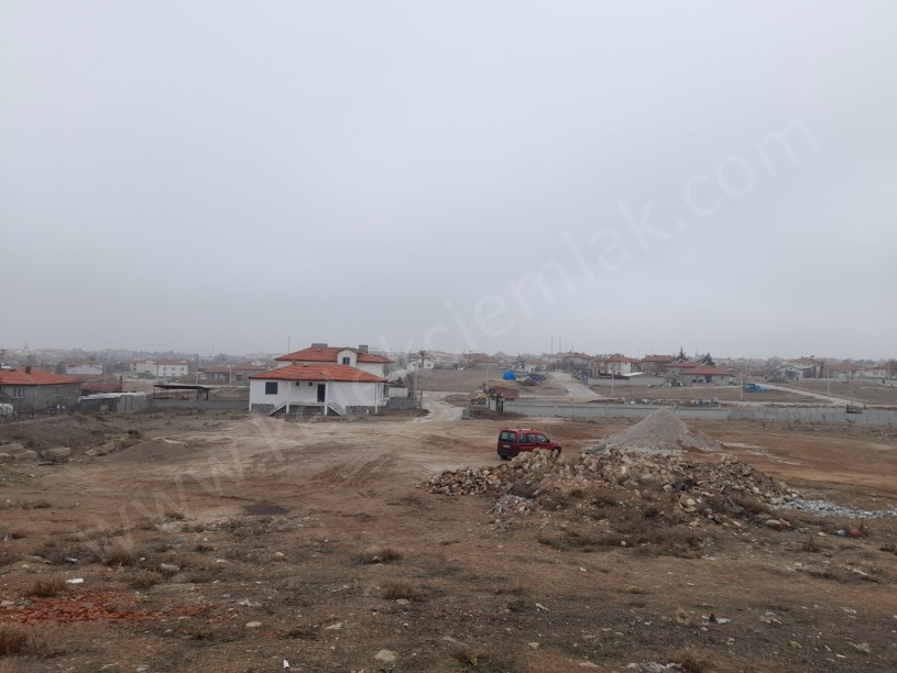 KALE MAHALLESİNDE GÜNEY CEPHELİ BÜYÜK ARSA