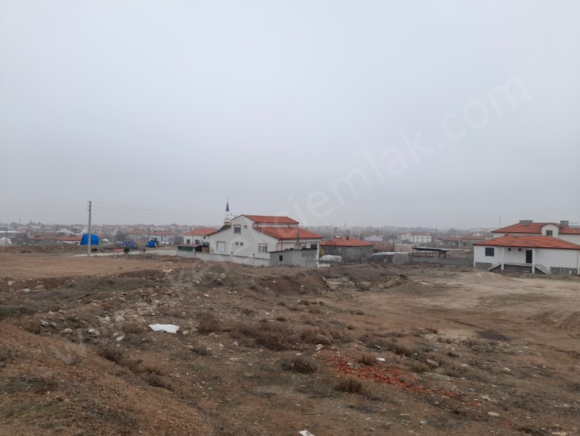 KALE MAHALLESİNDE GÜNEY CEPHELİ BÜYÜK ARSA