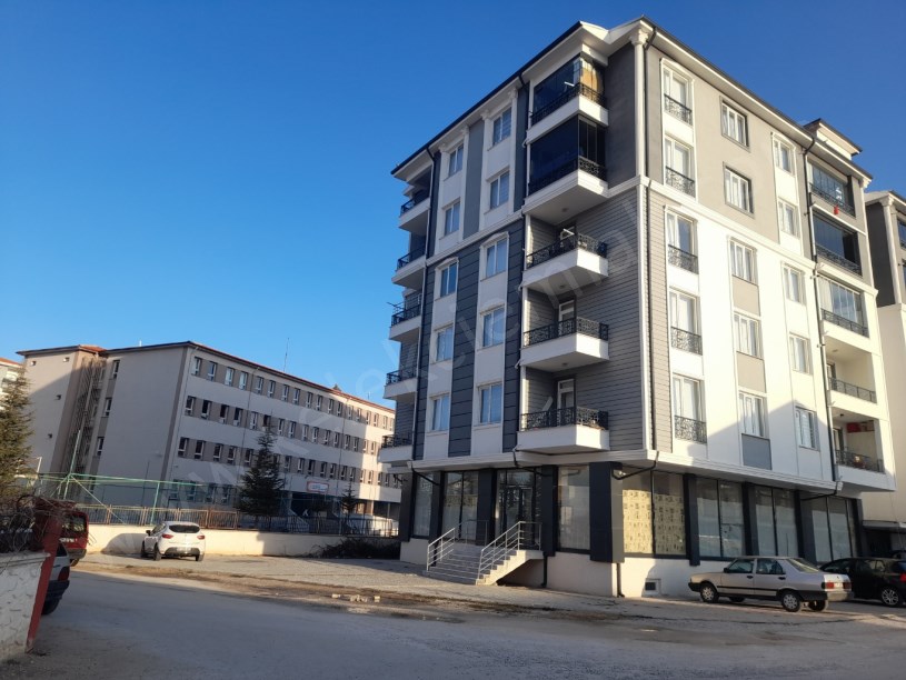 YENİCE MAHALLESİ HACI ARİF BEY SOKAKTA BÜYÜK İŞYERİ