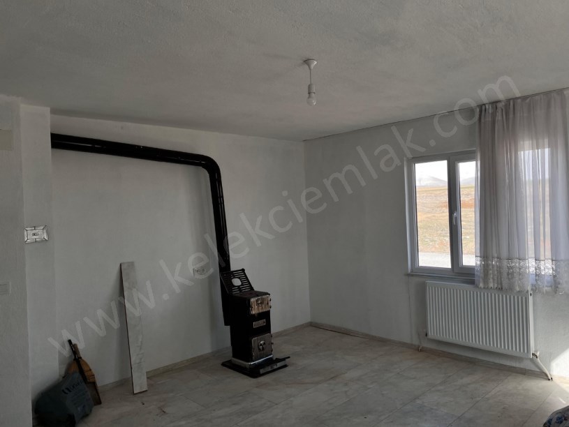 KALE MAHALLESİ BABAKÜSTÜ SOKAKTA MÜSTAKİL BİNA