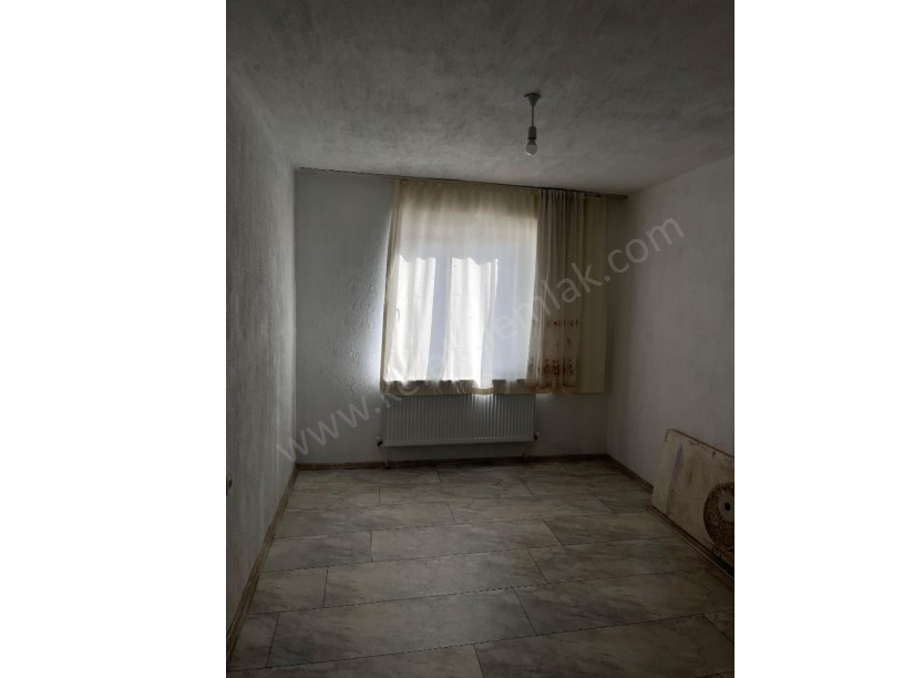 KALE MAHALLESİ BABAKÜSTÜ SOKAKTA MÜSTAKİL BİNA