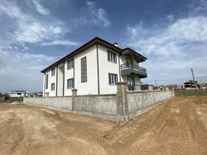 SELÇUKLU MAHALLESİNDE SATILIK 2+1 DAİRELER