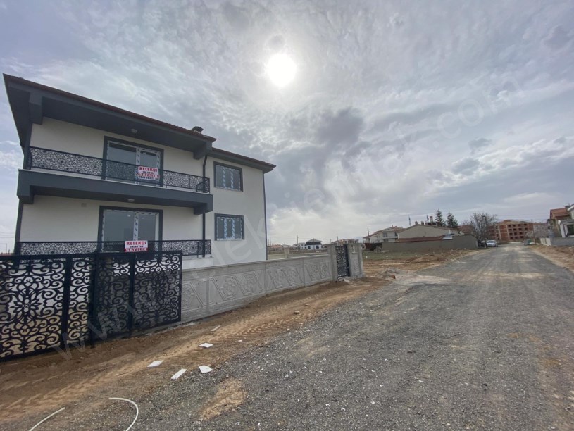 SELÇUKLU MAHALLESİNDE SATILIK 2+1 DAİRELER