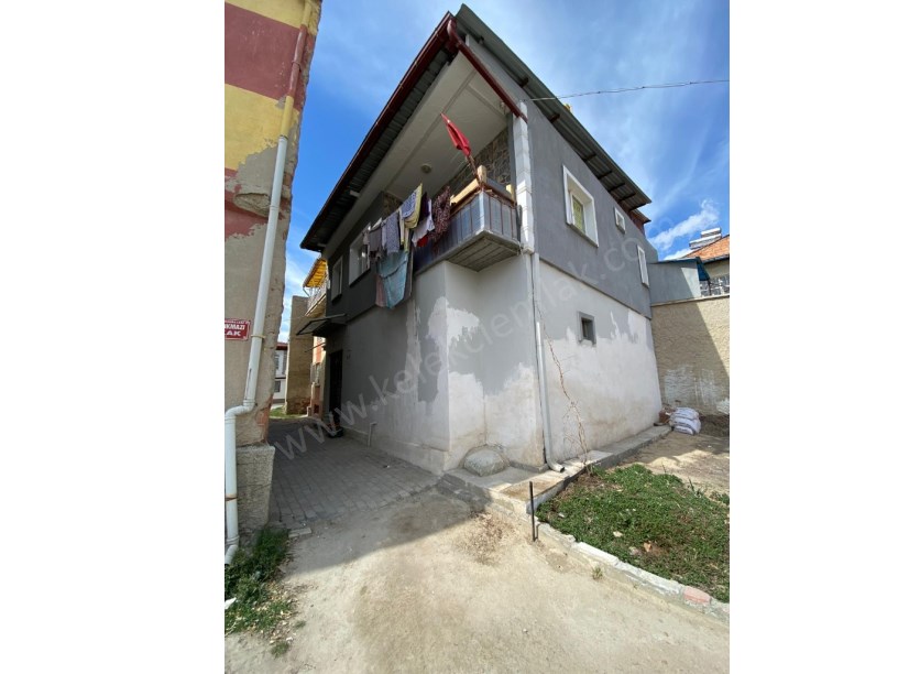 EMRULLAH MAHALLESİ BALTA SOKAKTA 2 KATLI MÜSTAKİL  BİNA
