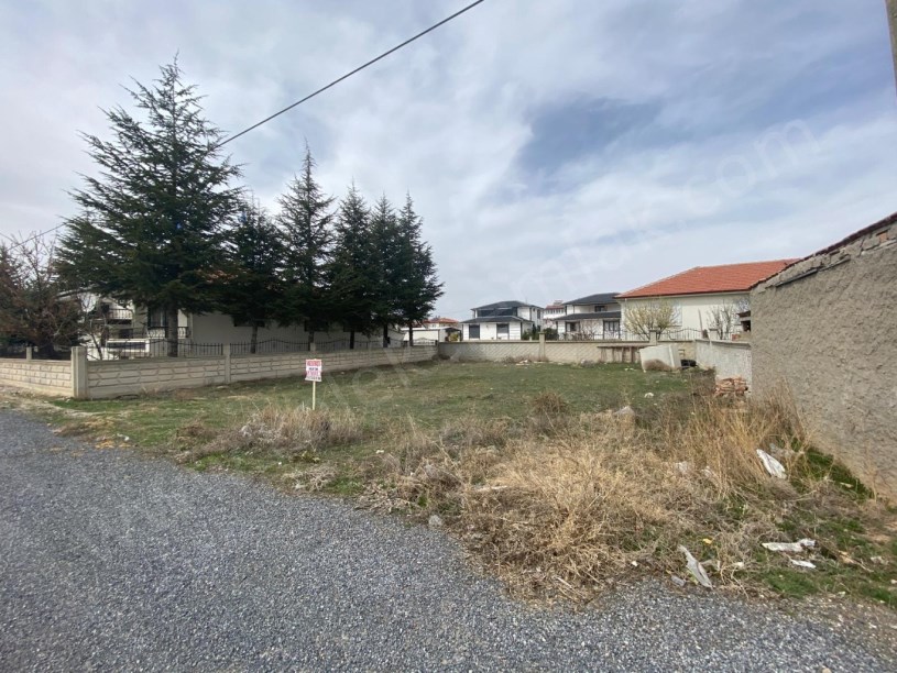 HÜDAİ CAMİİ YANINDA GÜNEY CEPHELİ ARSA