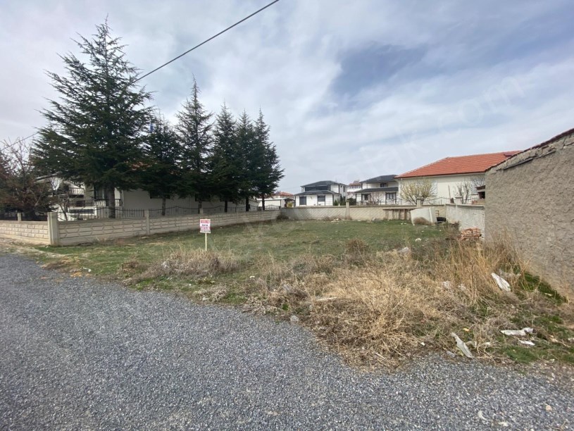 HÜDAİ CAMİİ YANINDA GÜNEY CEPHELİ ARSA