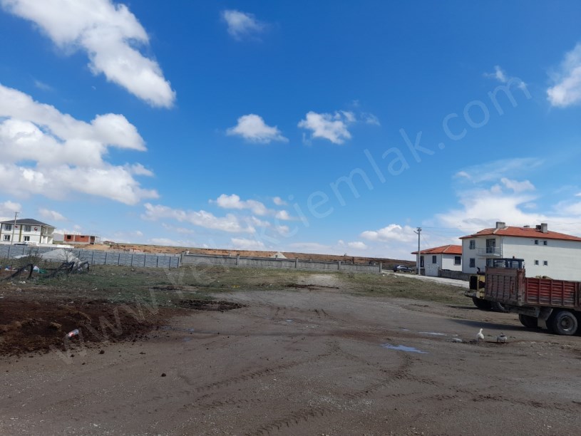 KALE MAHALLESİNDE BİLAL HABEŞ CAMİİ YANINDA ARSA