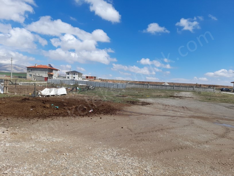 KALE MAHALLESİNDE BİLAL HABEŞ CAMİİ YANINDA ARSA