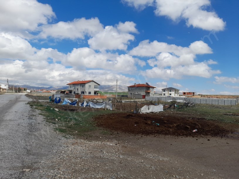 KALE MAHALLESİNDE BİLAL HABEŞ CAMİİ YANINDA ARSA