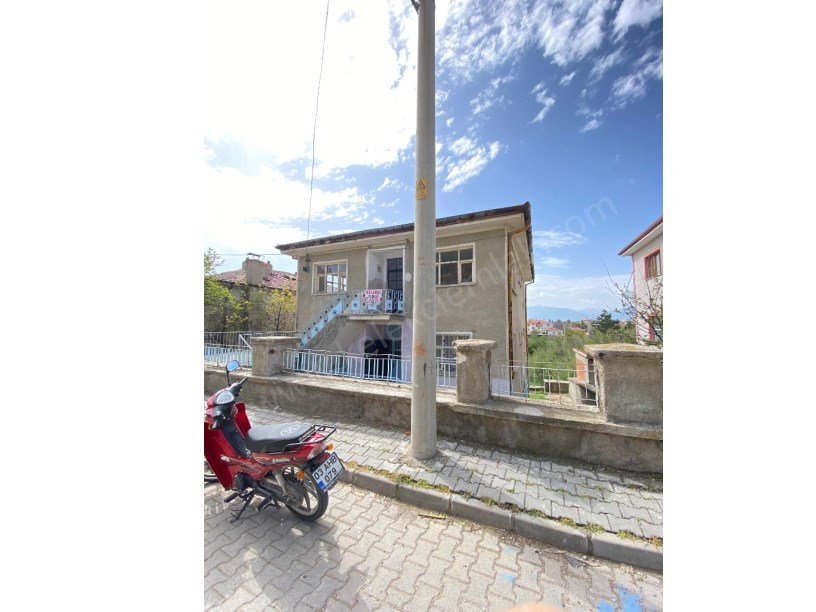 BADEMLİ MAHALLESİ ÇAMDERE SOKAKTA 3 KATLI BİNA