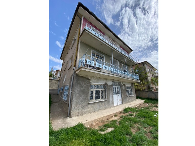 BADEMLİ MAHALLESİ ÇAMDERE SOKAKTA 3 KATLI BİNA