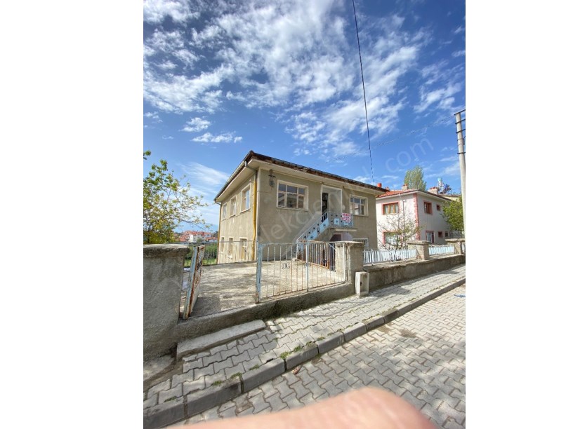 BADEMLİ MAHALLESİ ÇAMDERE SOKAKTA 3 KATLI BİNA