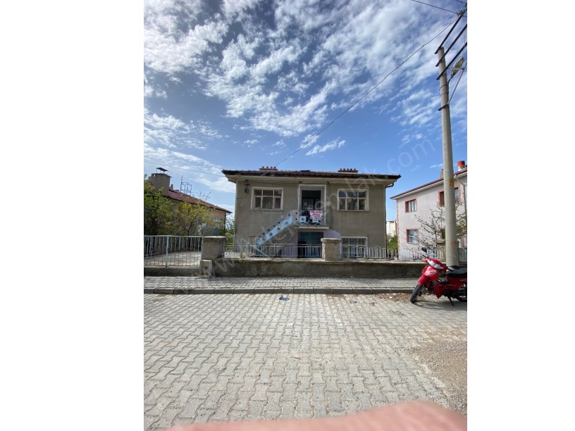 BADEMLİ MAHALLESİ ÇAMDERE SOKAKTA 3 KATLI BİNA