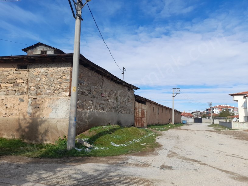 GÖLBAŞI MAHALLESİNDE KAT KARŞILIĞI  ARSALAR