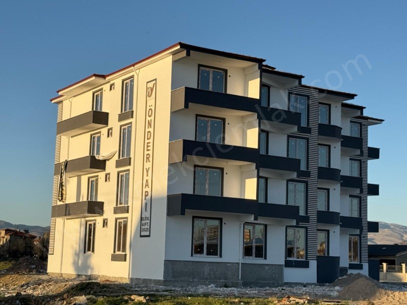 AKCAN PARKI KARŞISINDA SATILIK 1+1 DAİRELER