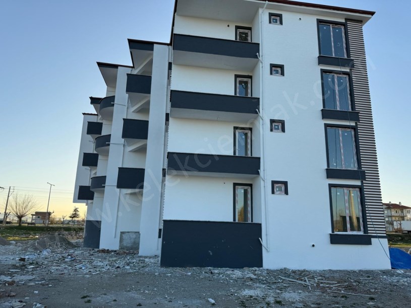 AKCAN PARKI KARŞISINDA SATILIK 1+1 DAİRELER
